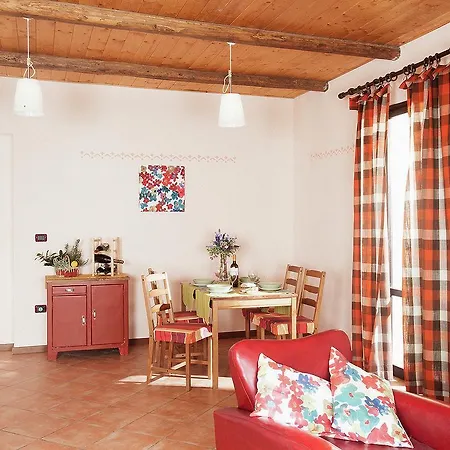Spacious Farmhouse With Swimming Pool In 別荘