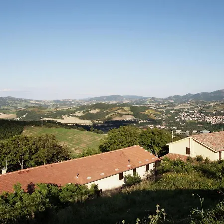 Spacious Farmhouse With Swimming Pool In カーリ