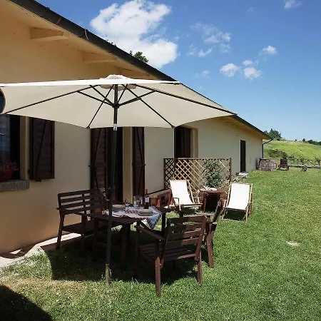 Spacious Farmhouse With Swimming Pool In 別荘
